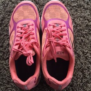 Kuru Carrera woman’s size 9